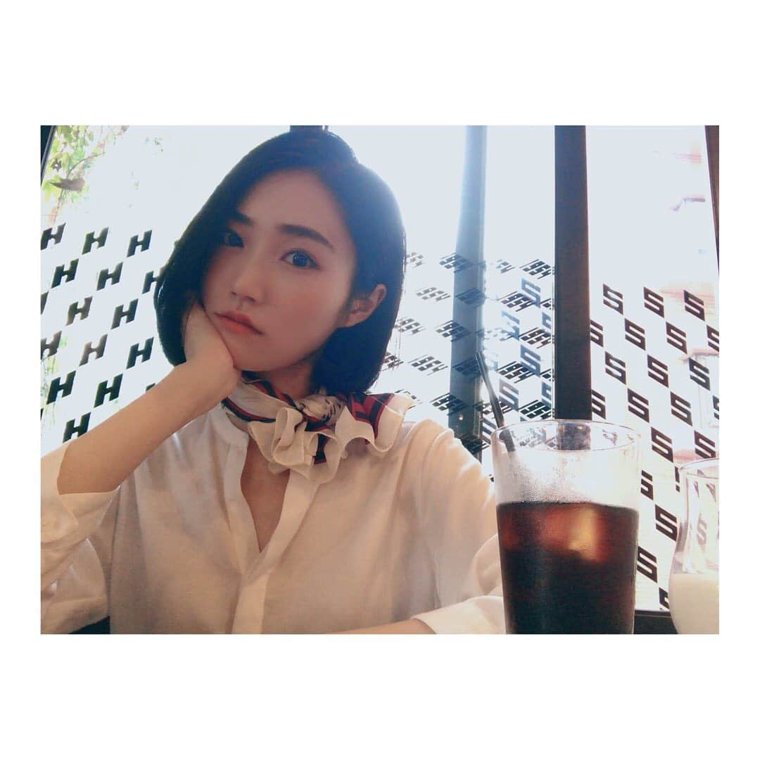 土井玲奈さんのインスタグラム写真 - (土井玲奈Instagram)「自粛明け久々のオーディション。 久々すぎて緊張し倒した、、！ 「あの〜」 「え〜」 連発。笑 身体よりメンタルの筋トレ頑張ろ、、 でも久々に人前で芝居出来て 楽しかったからいいや！笑  CAみたいなスカーフw CAの役じゃないけどねwww  #でっかいコーヒー 時間無くて #一気飲み  #cafestagram #咖啡店 #카페스타그램 #คาเฟ่  #portraitphotography #portrait_shots  #portraitofjapan #instadaily #iphoneography #actress_jp #actresslife  #actressgallery #tokyo #osaka #actress #japan #japaneseactress  #일본의여배우 #日本女演员 #日本女演員 #aktrisjepang #นักแสดงหญิงชาวญี่ปุ่น」6月16日 21時22分 - doixreina