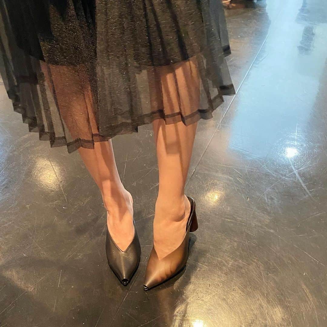 SPRiNGさんのインスタグラム写真 - (SPRiNGInstagram)「連載の撮影にやってきた美月ちゃんの私服がかわいすぎて激写😝片方透けてるパンプス🤍😍かわいい〜🥺 #山本美月 #かわいい私服を #激写」6月16日 21時23分 - spring_tkj