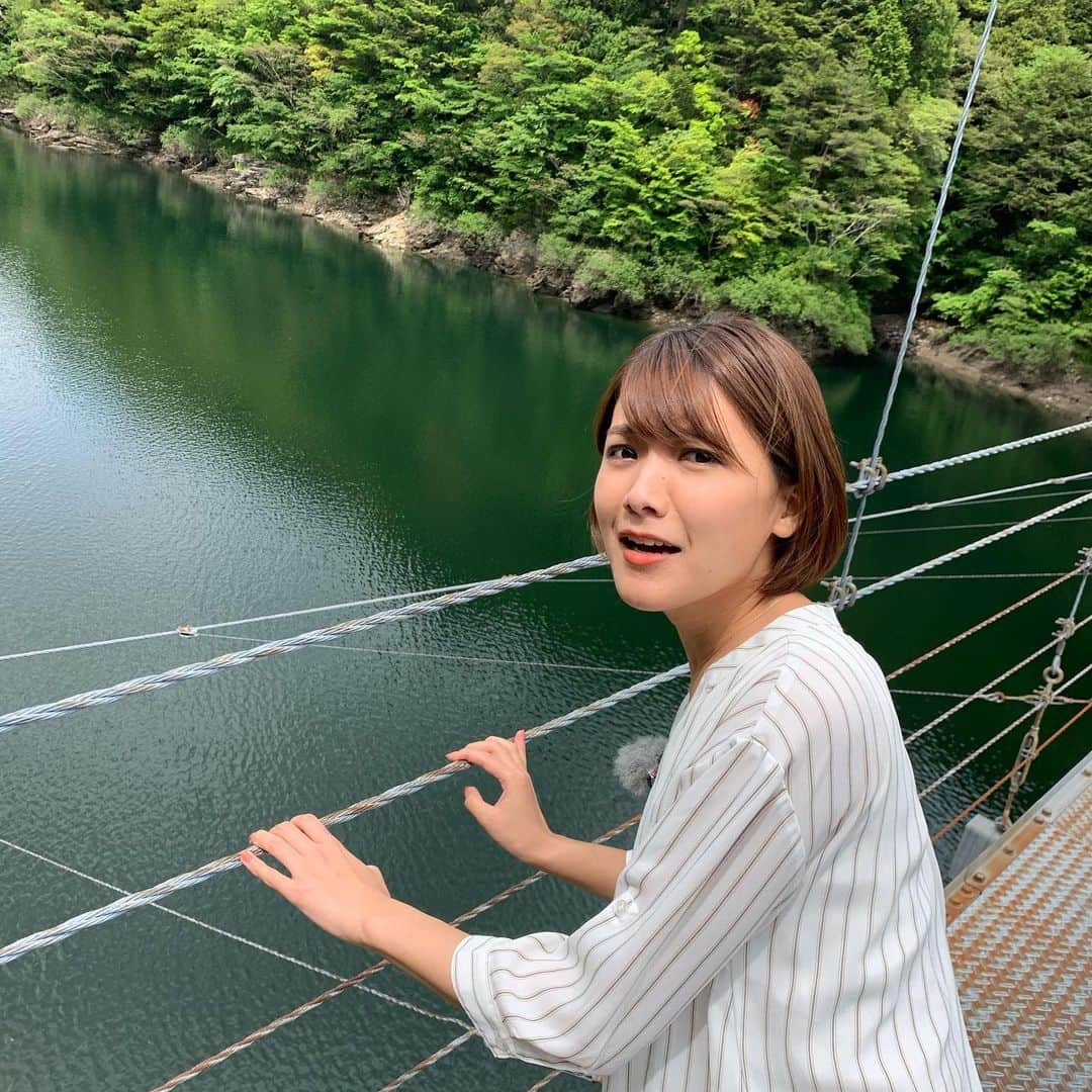 木岡真理奈さんのインスタグラム写真 - (木岡真理奈Instagram)「揺れない橋を、下を見ずになら渡れます。 #高所恐怖症 #エコのひとこま」6月16日 21時15分 - kutv_kioka
