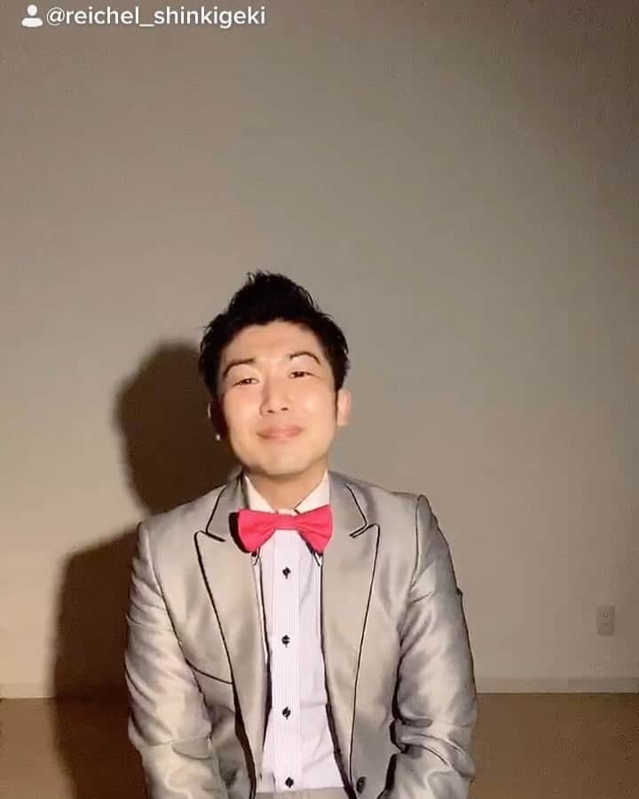 レイチェルのインスタグラム：「香水ギャグ。  再び。  by 瑛チェル。  とか言っちゃって。  #吉本自宅劇場 #吉本新喜劇 #レイチェル #TikTok #ギャグ #瑛人 さん #名曲 #香水 #大好き #こないだより #しっとり #歌ってみた #瑛チェル #とか言っちゃって #😋✨✨✨」