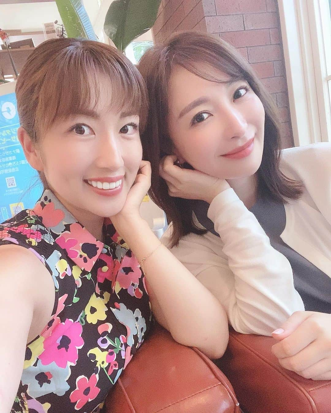 庄司ゆうこさんのインスタグラム写真 - (庄司ゆうこInstagram)「最近仲良しの @ayumu_takeuchi 渉ちゃんとランチ💓 少し早いけどサプライズでお誕生日お祝い出来たぁ🥂🎂 あゆむちゃんは性格よくて美人で頭も良くて話も楽しいし大好き😘💕 そして朝一はキックボクシングへ‼️ @bungelingbay_ebisu バンゲのマスク、付けてても息苦しくなくてオススメ✨✨いっぱい食べていっぱい動いて毎日充実してるなぁ^_^ #お誕生日お祝い#サプライズ#おめでとう#恵比寿ランチ#フレンチ#ヒロミチ#ガールズトーク#話したいこと盛り沢山#可愛い子大好き#毎日充実」6月16日 21時19分 - yuko.shoji