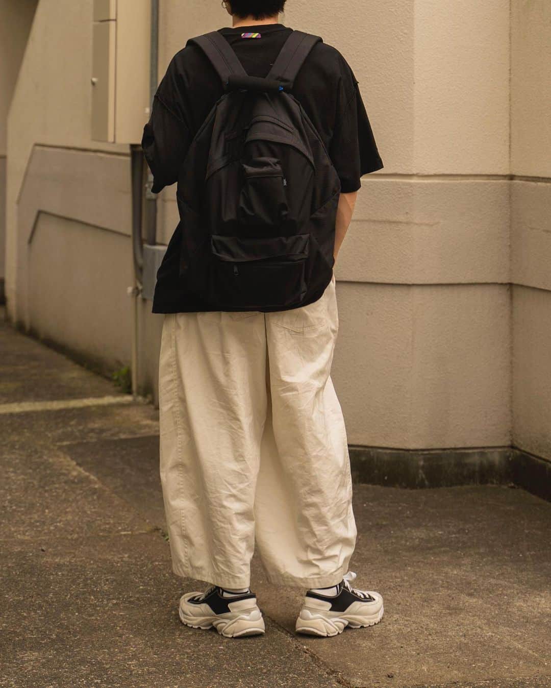 Ryoさんのインスタグラム写真 - (RyoInstagram)「ㅤㅤㅤㅤㅤㅤㅤㅤㅤㅤㅤㅤㅤ 最近、毎日Tシャツにリュックスタイル🛴 ㅤㅤㅤㅤㅤㅤㅤㅤㅤㅤㅤㅤㅤ tee:#insess ×#スタイリスト私物× #ennoy pants:#sillage shoes:#ion bag:#kudos」6月16日 21時26分 - ryo__takashima