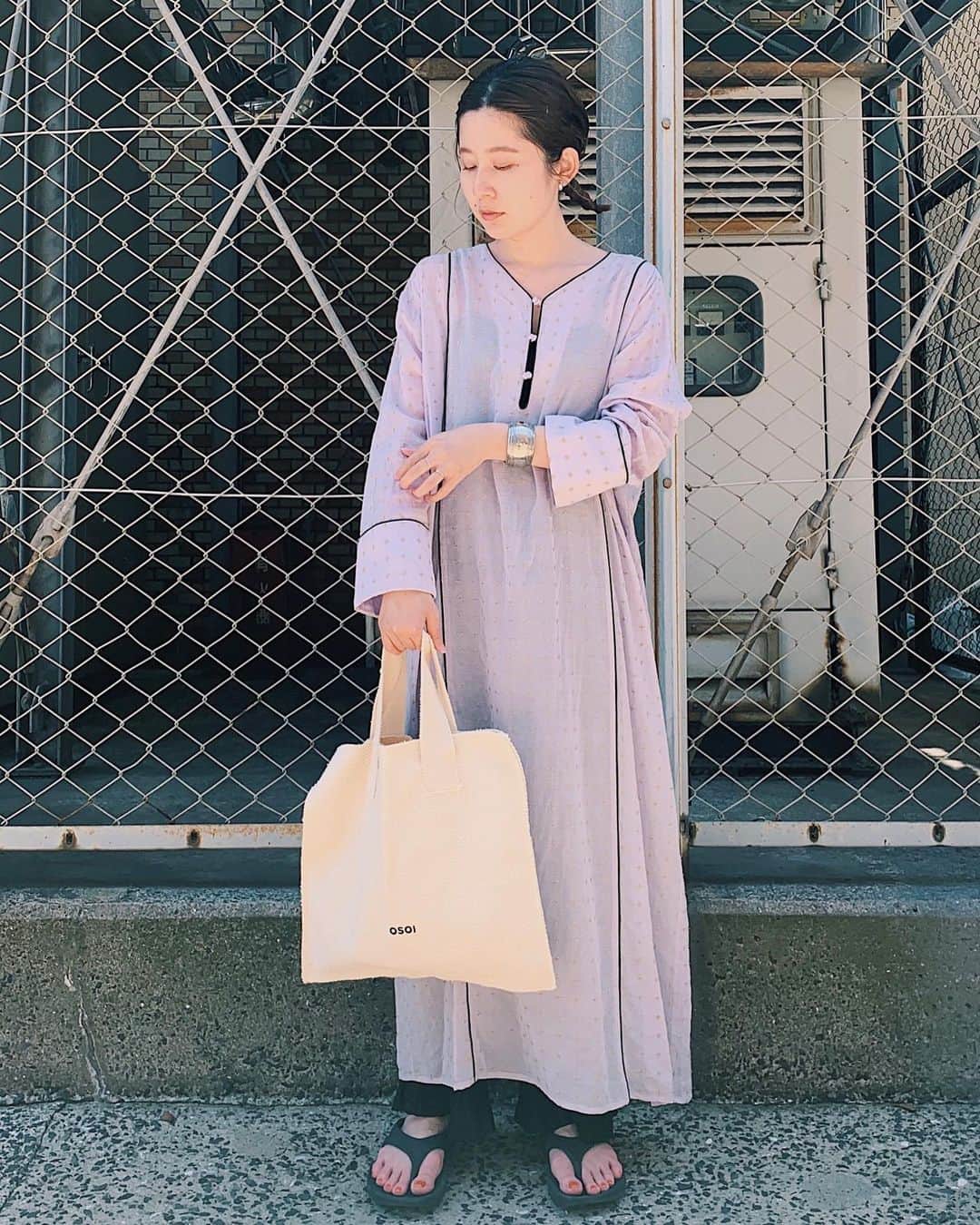 my9mj8のインスタグラム：「﻿ ﻿ 最近リップを塗ることがないから﻿ マスクを外すと顔色悪い🦧﻿ ﻿ ﻿ 全然お出掛けしてなくて﻿ やっと着れたワンピース！！﻿ うれし可愛い、、、﻿ ﻿ 持ってるバッグはosoiのバッグ買った時に付いてきたやつ！普通に使えるね🌿﻿ ﻿ #ファッション#コーデ#コーディネート#fashion #coordinate #code #オシャレ #ootd #outfit #wear﻿ ﻿ ﻿」