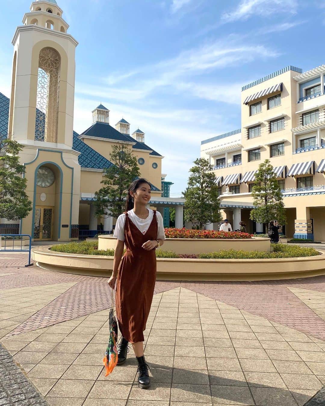 恵里花のインスタグラム：「ままの誕生日だったので﻿ 人の少ない平日を狙って﻿車で外出してきました🚘👣﻿ ﻿ 雨が降ると思ってブーツを履いたのに﻿ まさかの晴天だったので暑かったな🥵﻿💦 ※📸の時だけマスクを外しています﻿ ﻿ #erikasfd﻿ #ootd﻿ #styleoftheday」