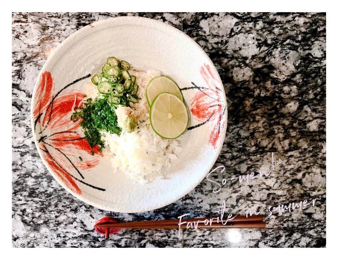 遠海まりこさんのインスタグラム写真 - (遠海まりこInstagram)「素麺の時期がやってきた。﻿ ﻿ ﻿ ﻿ ﻿ ﻿ ﻿ ﻿ 撮り溜め写真。﻿ ﻿ ﻿ ﻿ ﻿ 薬味をたくさんのせて。﻿ ﻿ ﻿ ﻿ ﻿ ﻿ ﻿ ﻿ ﻿ #foodies #japanesestyle #japanesefoods #somen﻿ #summerfoods #noodle #japanesenoodle #wasabi #notramen #素麺 #薬味 #オクラ #ねぎ #生姜 #わさび  #夏#夏の食べ物」6月16日 21時49分 - marikotohmi99