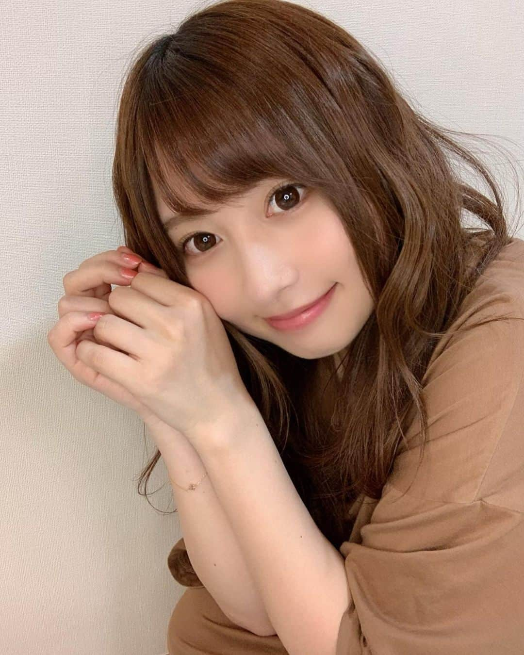 成瀬心美さんのインスタグラム写真 - (成瀬心美Instagram)「💄 . . しばらくメイクをしない日々が 続いたもので 普段通りのバッチリメイクを した自分の顔が なーんだか不思議に感じてしまい。笑 . . 最近は少しずつ メイクを薄くするのに ハマっています☺️ . . でもお仕事の時とかは もう少しパキッとしていた 方がいいかなーとも。 . メイク薄いと眠そうに 見えてしまうのです😂 . . でもたまにはこういうのも 載せておきます✌️ . . #makeup #make #selfie」6月16日 22時06分 - coco3ndazo