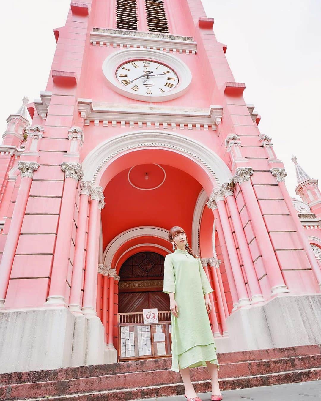 高柳明音さんのインスタグラム写真 - (高柳明音Instagram)「今日の１枚  ホーチミン市にある タンディン教会  ベトナムの写真スポットとしても 人気のピンクの教会  #ベトナム #ホーチミン #タンディン教会  #いつか思い出したいこと #2nd写真」6月16日 22時05分 - akane_o8o