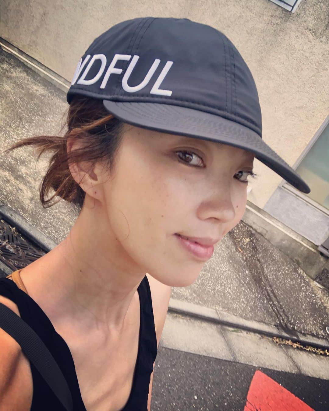 菅井悦子さんのインスタグラム写真 - (菅井悦子Instagram)「楽しみにしてた、 @wakanozawa @newerajapan のキャップが届いた！ さすが、わかぽんのデザイン！ かわいいー！ 早速被ってます🥰」6月17日 8時57分 - etsuko313