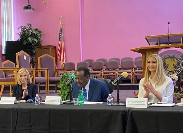 イヴァンカ・トランプさんのインスタグラム写真 - (イヴァンカ・トランプInstagram)「Thank you Bishop Mann for hosting us at the Pentecostal Temple Church of God in Christ in Pittsburgh, PA.  Through amazing faith-based organizations such as yours our #FarmerstoFamilies Food Box program has delivered over 20 Million boxes of fresh fruit 🍎 veggies 🌽 meat 🥩 and dairy🥛 to families in need since launched just 4 weeks ago!  Visiting your church today allowed me to listen and learn from faith & community leaders how together we can bring about healing and holistic revitalization to underserved communities across the nation.  Black churches are great forces for justice, love, equality and human dignity in our nation. I am grateful for the candid discussion and opportunity to learn. 🙏 📷 1 & 3 @apnews @al_drago」6月17日 7時34分 - ivankatrump