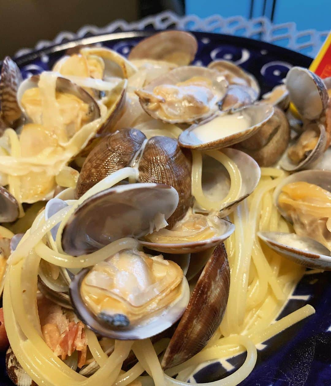 小堀ケネスさんのインスタグラム写真 - (小堀ケネスInstagram)「Mommy’s Clam Cream Sauce Pasta is Little Dean’s favorite!  He chowed down 2 big plates of it! 😋  鬼ママのアサリベーコンクリームパスタはディーン君の大好物！😊 ちいさいからだで大盛り二皿完食！😂 #notdrunk #littledean #mommycooking #clamcreampasta #yummy #ディーン君　#鬼ママ　#アサリクリームパスタ#世界一#日々感謝  @mariakamiyama」6月17日 7時30分 - kenkob0903