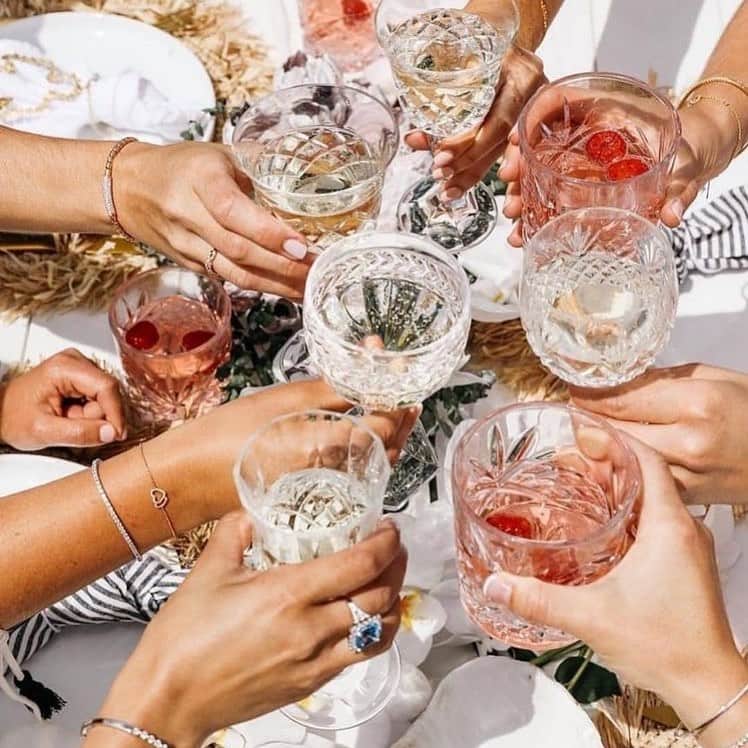 ブルーライフのインスタグラム：「It’s almost mid-week and that’s a good enough excuse for a cheers this pretty 🌸💫💐💛 #shopplanetblue」