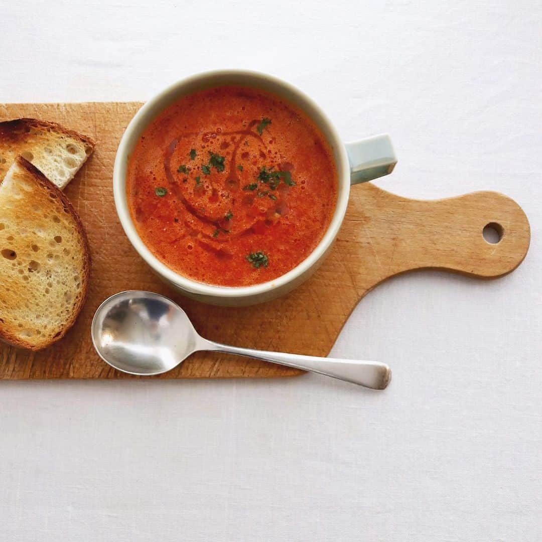 樋口正樹さんのインスタグラム写真 - (樋口正樹Instagram)「tomato soup . 今朝はトマトスープ。 ほぼトマトジュース。 . . #トマトスープ #スープとパン #パンとスープ #リコピン #朝ベジ #朝ベジスープ #ベジタブルブロス #野菜のだしで作るベジタブルスープ#tomatosoup #soup #soupandbread」6月17日 7時58分 - higuccini