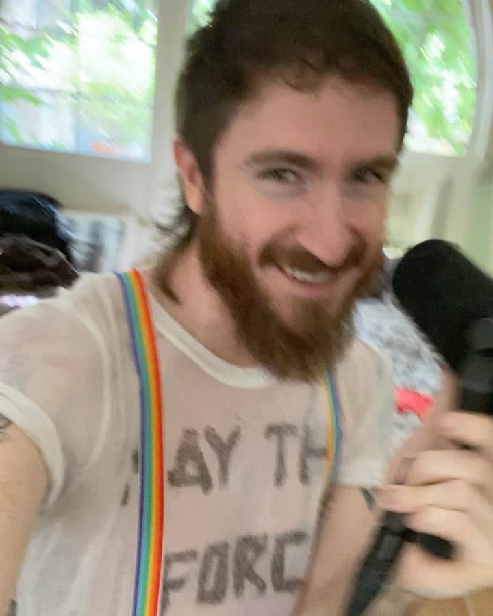 ウォーク・ザ・ムーンのインスタグラム：「History was made yesterday - SCOTUS has ruled that LGBTQ+ workers are protected from discrimination under the Civil Rights Act.  BOUT TIME YALL Celebrating this huge victory while feeling the weight of so many tragedies.  Hope is real. We love you. Happy Pride  #happypride」
