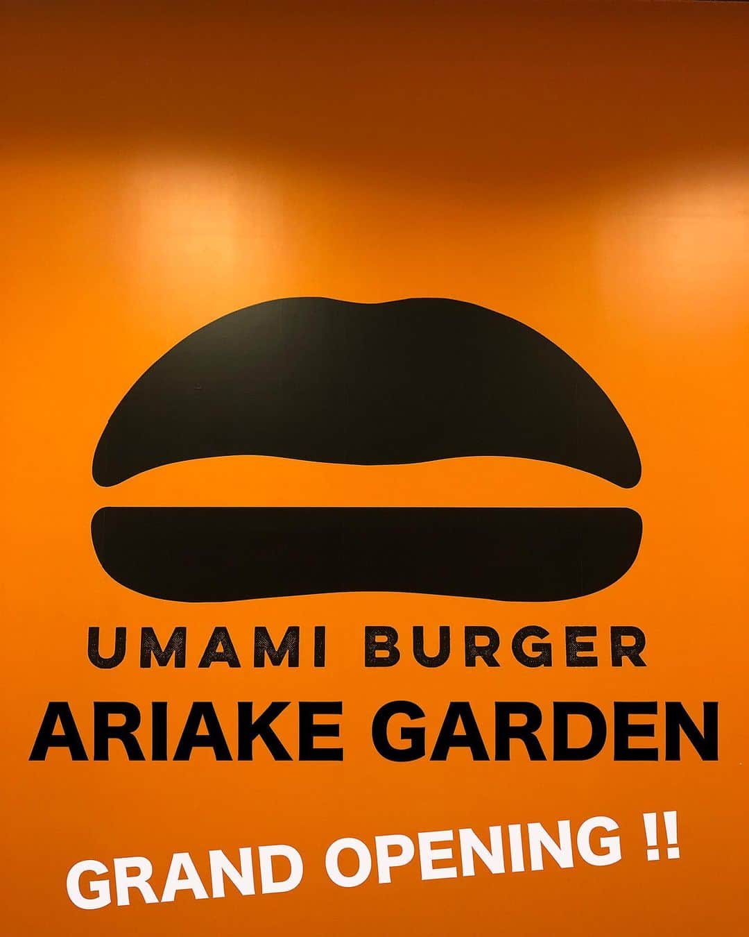 のインスタグラム：「. 遂に本日、湾岸エリア初進出となる「UMAMI BURGER 有明ガーデン店」をグランドオープン致します❗️✨ . . 臨海副都心の大規模複合開発「有明ガーデン」の周辺はスポーツ・商業・エンターテイメントなど様々な施設がひしめき合う2020年注目のスポットです❗️😊 周辺地域にお住まいの方々はもちろん、多くの方々のご来店をお待ちしております❗️✨ . . UMAMI BURGER 有明ガーデン店 所在地：東京都江東区有明2-1-8有明ガーデン商業棟524区画 営業時間:11:00〜23:00（L.O22:15） ＊当面の間:11:00〜21:00（L.O20:30） 座席数：76席（店内52席 テラス席24席） 電話番号：03-6457-2681 アクセス：りんかい線国際展示場駅より徒歩4分、ゆりかもめ有明駅より徒歩2分 . . #ウマミバーガー #umamiburgerjpn #umamiburger #ウマミバーガー有明ガーデン店 #有明ガーデン #有明ガーデンレストラン #InstaFood #グルメバーガー #グルメランチ #バーガー #food #foodie #deri #foodgram」