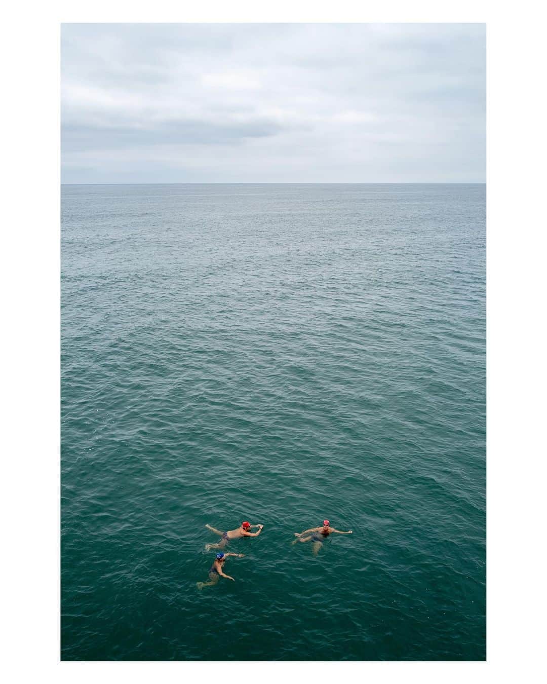 Pete Halvorsenのインスタグラム：「back on my favorite pier documenting life as I see it. . Leica Q2」