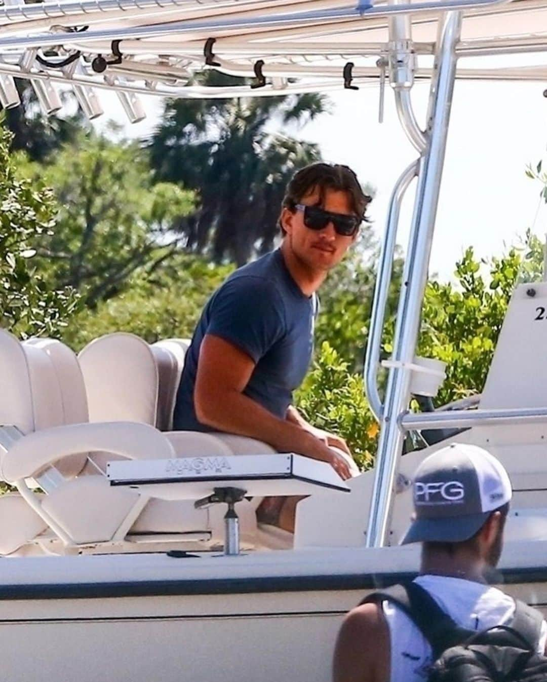 Just Jaredさんのインスタグラム写真 - (Just JaredInstagram)「@tylerjcameron3 grabs supplies and heads out on a boat for a day of fishing and hanging with friends in Florida. #TylerCameron Photos: Backgrid」6月17日 8時26分 - justjared