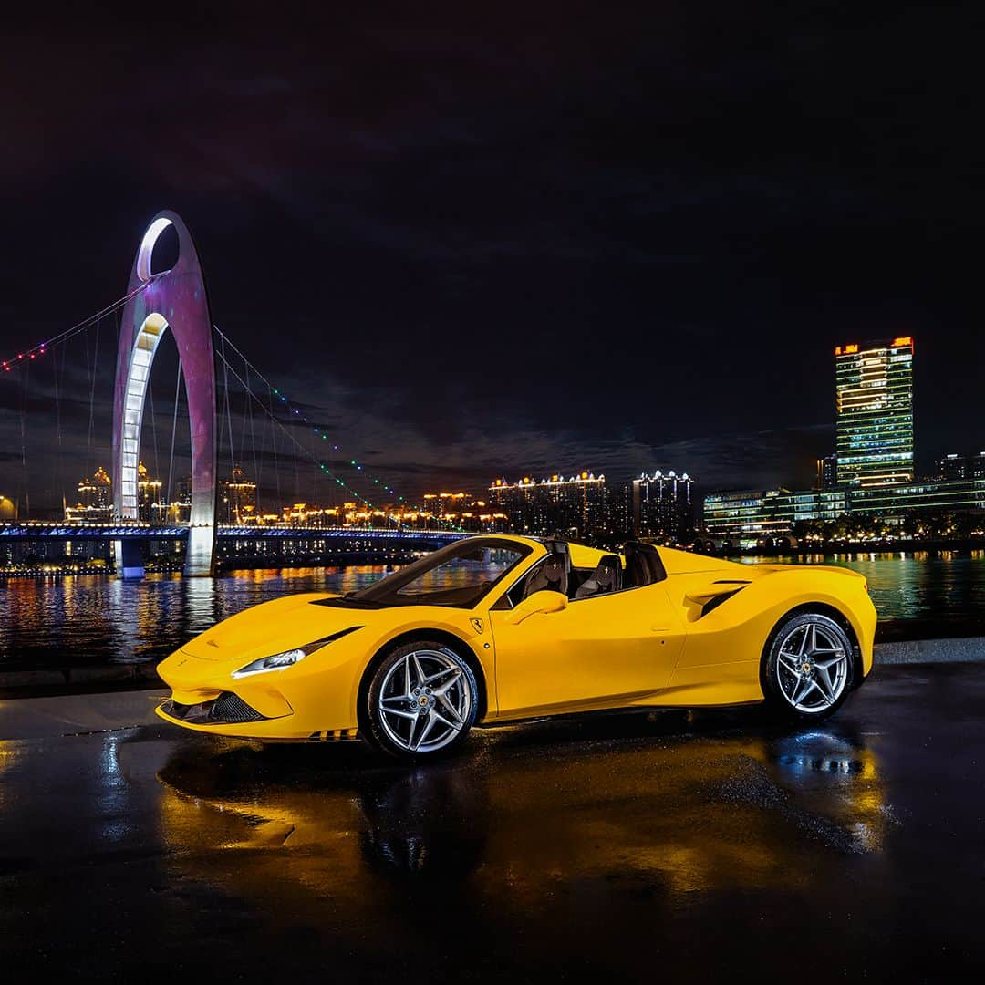 フェラーリさんのインスタグラム写真 - (フェラーリInstagram)「The #FerrariF8Spider delivers drop-top thrills encapsulated in sinuous forms. The model’s sport but elegant allure and award-winning V8 turbo engine make any ride an unforgettable experience. #Ferrari #CarsWithoutLimits」6月17日 0時00分 - ferrari