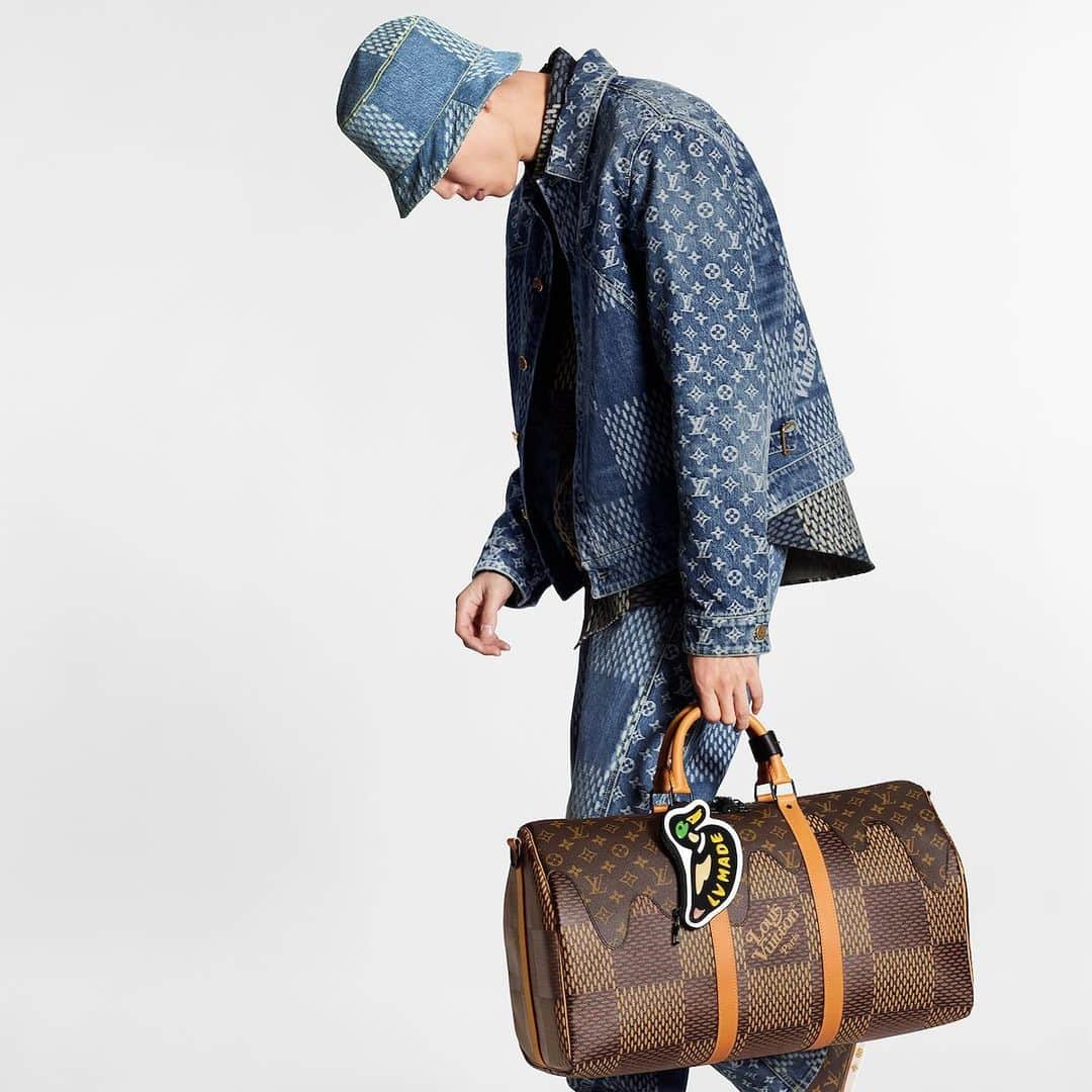 のインスタグラム：「ニュース：「ルイ・ヴィトン」 × NIGO®コラボの日本先行発売が決定﻿ ﻿ 「ルイ・ヴィトン（LOUIS VUITTON）」は、「ヒューマン メイド（HUMAN MADE）」などを手掛けるNIGO®と協業した“ルイ・ヴィトン LVスクエアード コレクション”の第1弾を6月18日に日本先行で発売する。一部の直営店や同ブランドの公式サイトで取り扱う。﻿ ﻿ 発売アイテムや価格など詳細は  @wwd_jp のストーリーまたはプロフィールのリンクから﻿ ﻿ 【追記6月18日】ルイ・ヴィトンは6月18日、“ルイ・ヴィトン LVスクエアード コレクション”の直営店での発売日を6月26日に延期すると発表した。﻿ ﻿ #ルイヴィトン #LOUISVUITTON #LV ﻿ #ヒューマンメイド #HUMANMADE #NIGO #VirglAbloh #ヴァージルアブロー」
