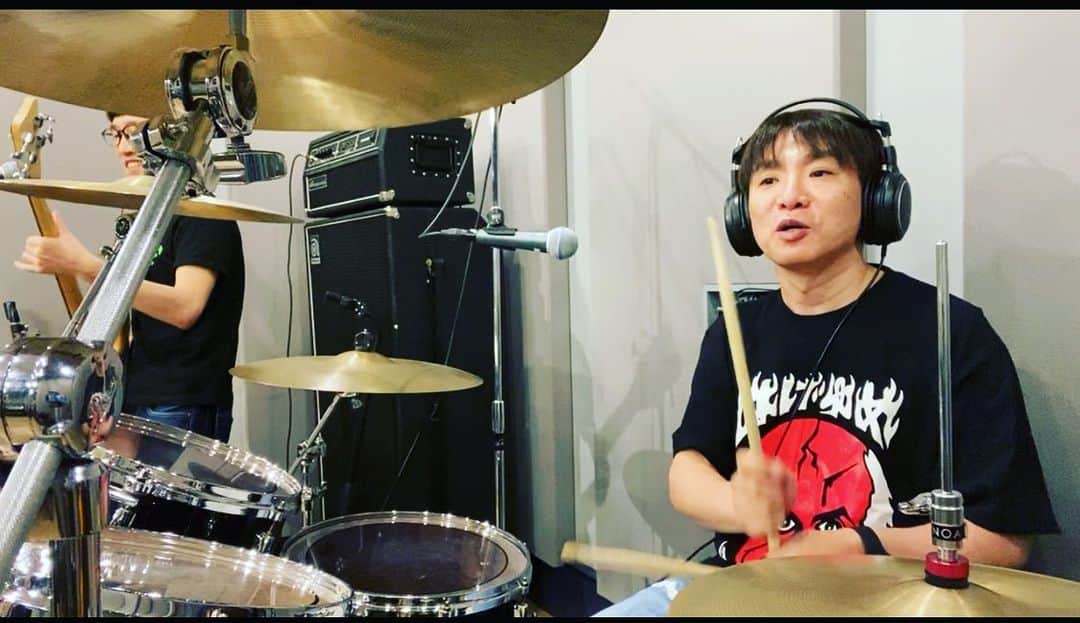 濱口優さんのインスタグラム写真 - (濱口優Instagram)「#禿夢 #ドラム演奏 #練習中」6月17日 0時05分 - hamaguchi_masaru