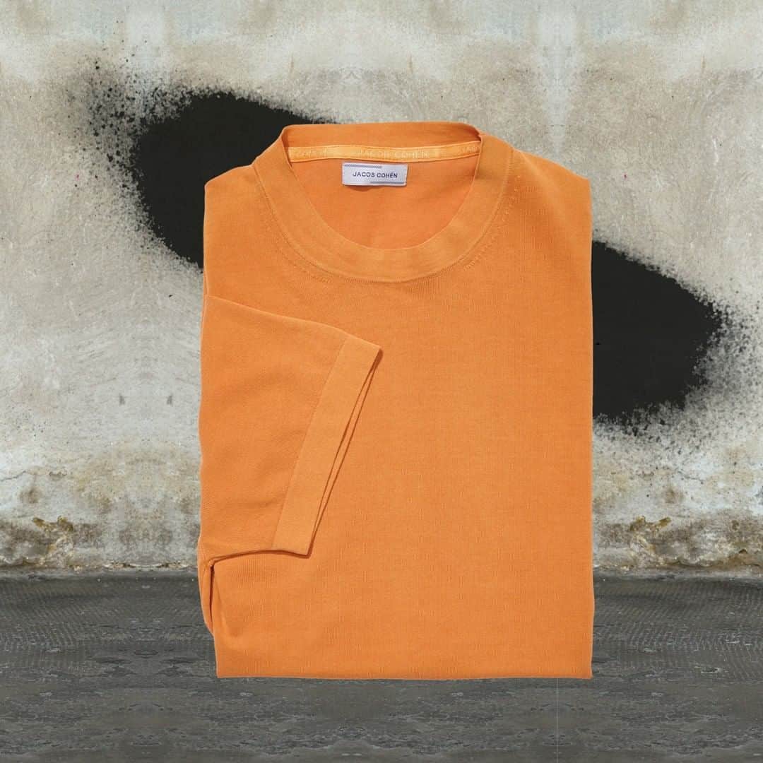 Jacob Cohenのインスタグラム：「A perfect touch of orange  S/S 20 Man Collection Made in Italy  #JacobCohen #JacobCohenJeans」