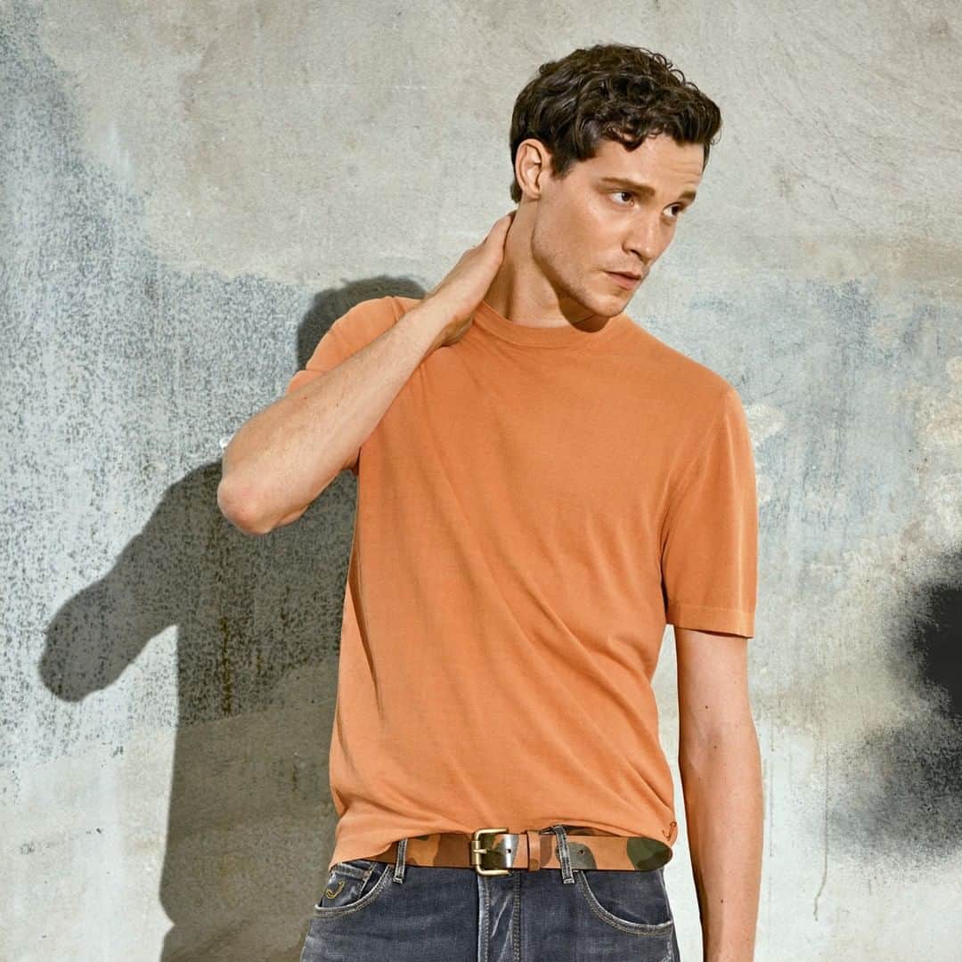 Jacob Cohenのインスタグラム：「Urban portrait  Discover the Jacob Cohën Spring Summer 2020 Collection  Photography by @danielafederici  Featuring Matthew James Hitt @mattxhitt  #JacobCohen #JacobCohenJeans」