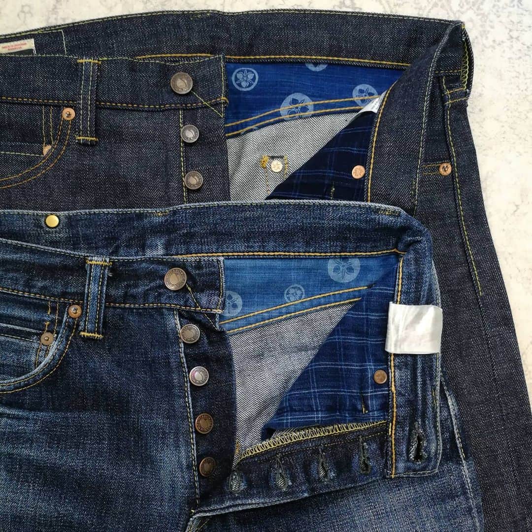 momotarojeansのインスタグラム：「Copper Label fading,  through a year, Pocket and waist lining also fade.」