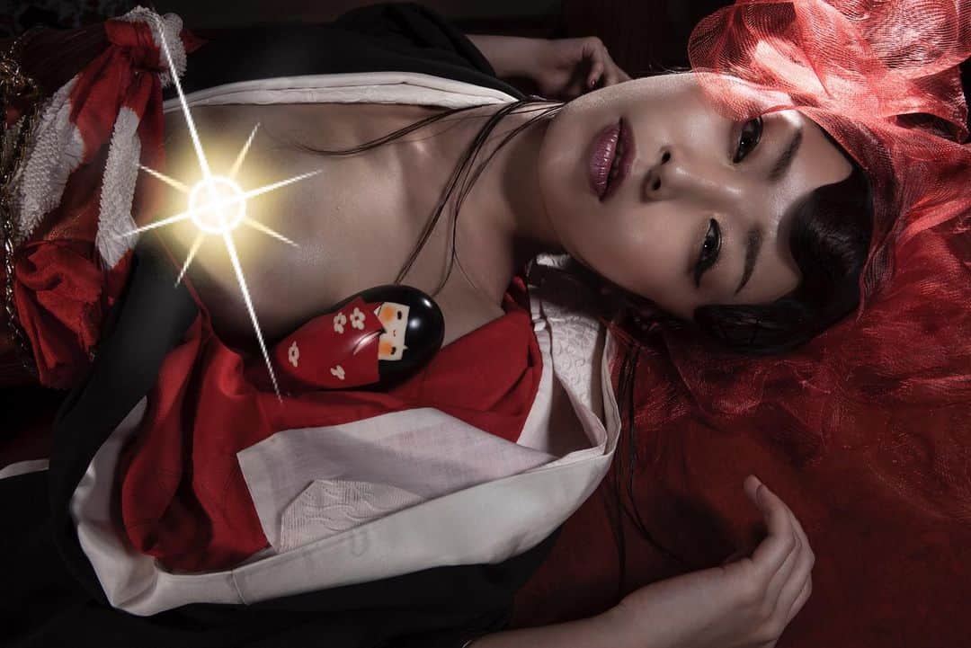 まりかさんのインスタグラム写真 - (まりかInstagram)「Have a sexy day🎈🎈🎈 #fancentral  #maricahase #model #japanesegirl #kimono #geisha #penthousepet  お腹空いたから…🎈」6月17日 1時02分 - maricahase