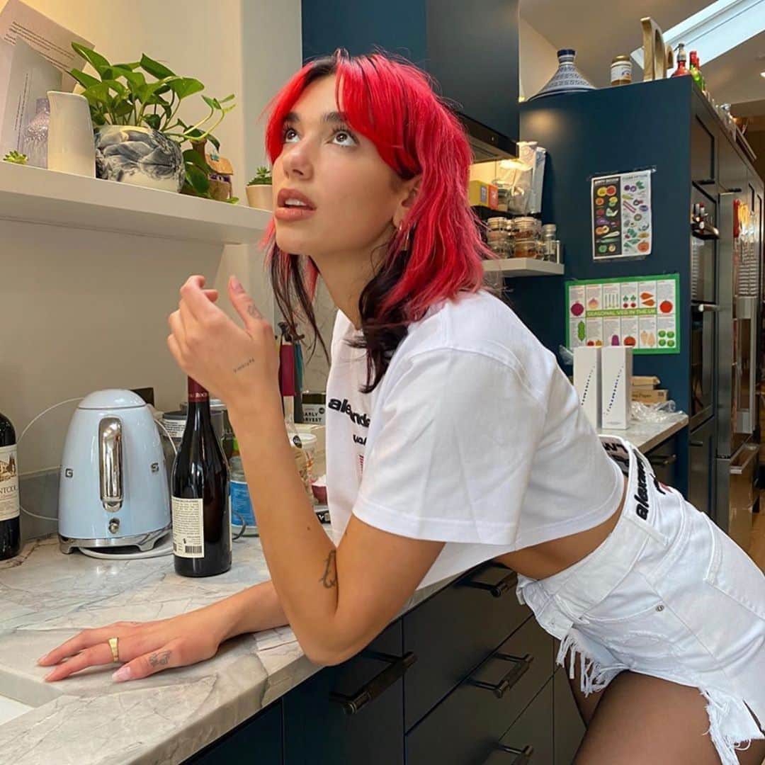 アレキサンダー・ワンのインスタグラム：「Red, white and Dua.」