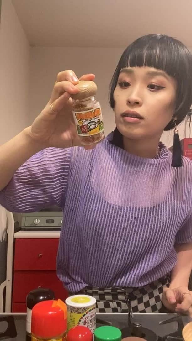 小春のインスタグラム：「チャラン・ポ・ランタンの姉の調味料コレクション」