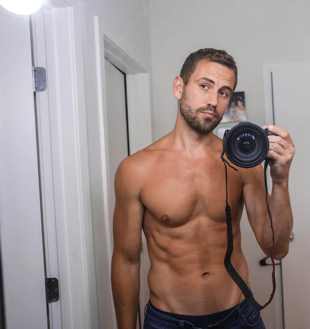 ニック・ビオールのインスタグラム：「Dear internet.  I never thought you would make me self conscious about my body. Yet I woke up to hundreds of comments on my last post about my weight, eating habits, and mental health all from posting a post workout pic where I looked particularly lean.  I have never lacked confidence about my body (I know this isn’t news to most of you) but if the internet can get to me it can get to anyone. So Im just saying, be-careful with your words before you give your feedback on peoples physical, emotional, or mental health. I don’t want to even admit that the comments made me feel self-conscious, but I assume many of you would think I can’t be bothered. So I’m here to say it did.  I hope thats ok. I don’t feel like I should have to say that the past few months I have been running 4 miles a day and feel like I am in the best shape of my life. Or that I eat bacon and snickers ice cream bars everyday. If told you how much pasta I eat, I would just annoy you.  The point is, the next time you want to criticize someone based on a bad angle, just be careful. A pic doest tell people’s story. You could be stripping down months of work and process someone has made on their own self improvement. And god forbid you cause them to never want to post shirtless selfie again.  Me…I”ll be ok (Im still pretty sure I look fantastic naked)」