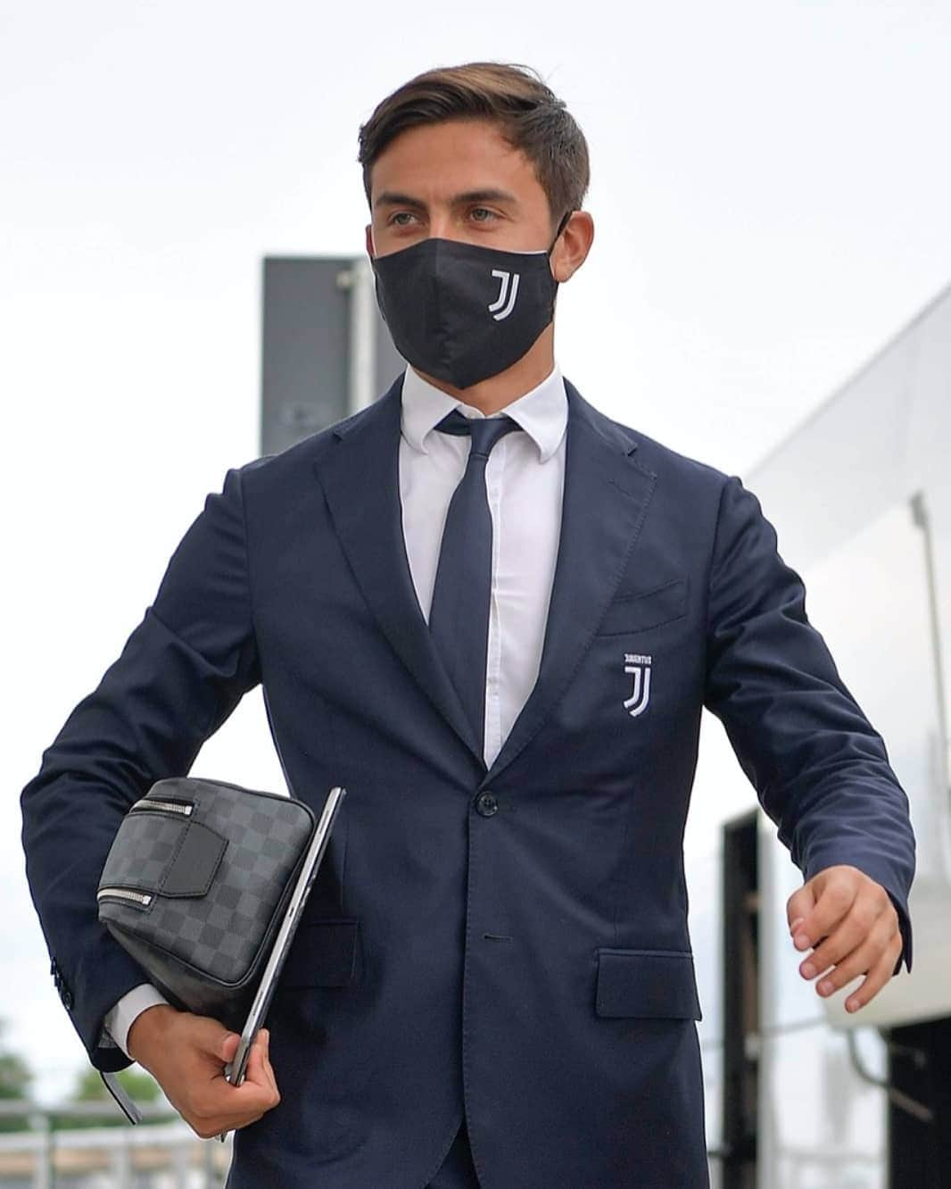 ユヴェントスFCさんのインスタグラム写真 - (ユヴェントスFCInstagram)「Rome ✈ Here we come! 🏆 (In style 👌) #NapoliJuve #CoppaItaliaCocaCola #FinoAllaFine」6月17日 1時49分 - juventus