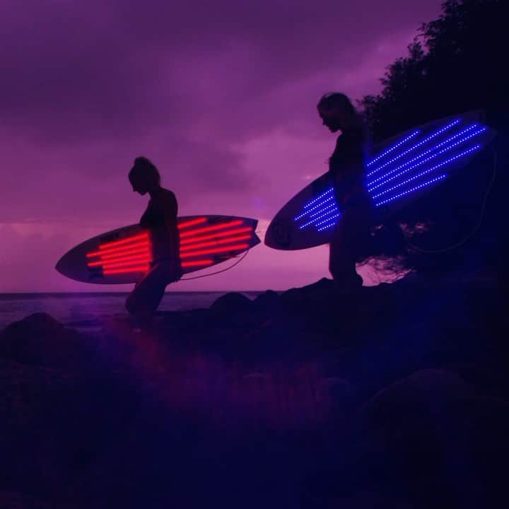 Bethany Hamiltonのインスタグラム：「IN THE NIGHT 🏄🏼‍♀️ Bonus night surfing scene from @unstoppablethefilm! Here’s @lakeypeterson& I surfing Pasta Point at night - one of the funnest waves in the Maldives. Link in bio to watch the full edit 🤙🏽🎥 @lieberfilms  Music: @odesza “A Moment Apart”  @unstoppablethefilm now on Netflix and ITunes!!!」