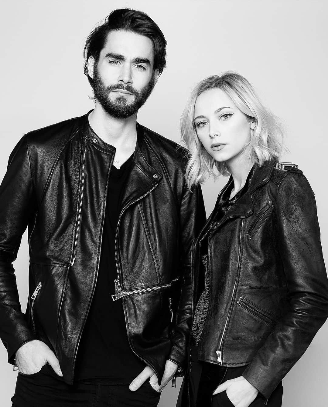 NICOLAS SIMOESのインスタグラム：「Notre campagne @planityofficiel est enfin sortie!! On vous laisse nous spotter dans le métro et sur les bus parisiens les prochaines semaines 🖤✨」
