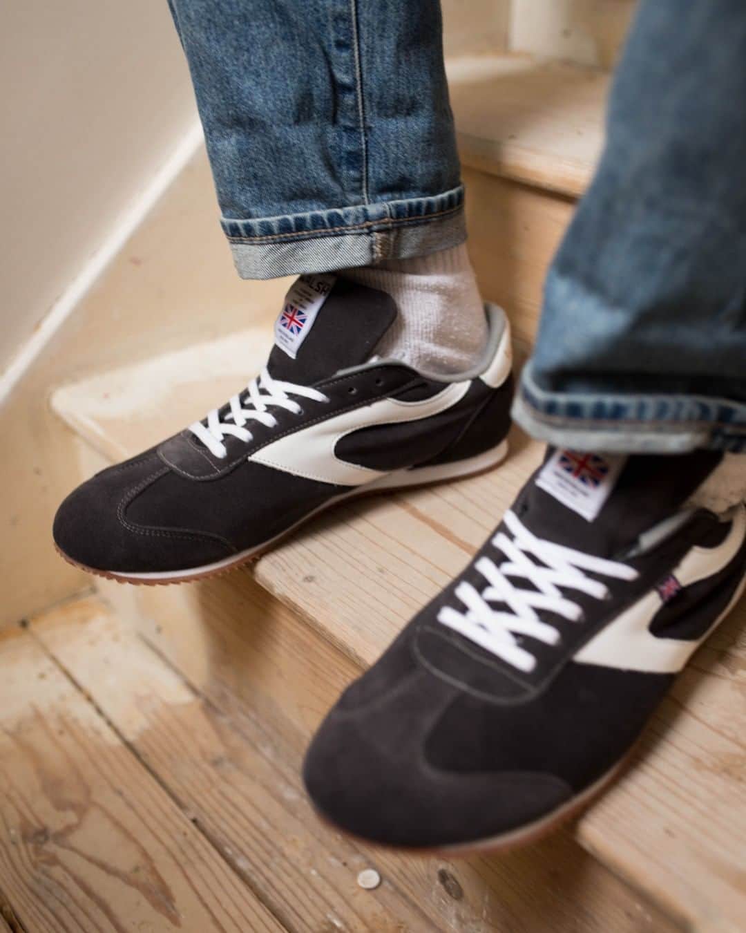 のインスタグラム：「The Attack Grey at Walsh 🔥 . 📸 @morganrbarfield . . #normanwalshuk #normanwalsh #britishmanufacturing #madeinbritain #ukmfg #shoes #footwear #sneakers #mens #mensstyle #mensfashion #sports #sport #athleisure #british #ootd」