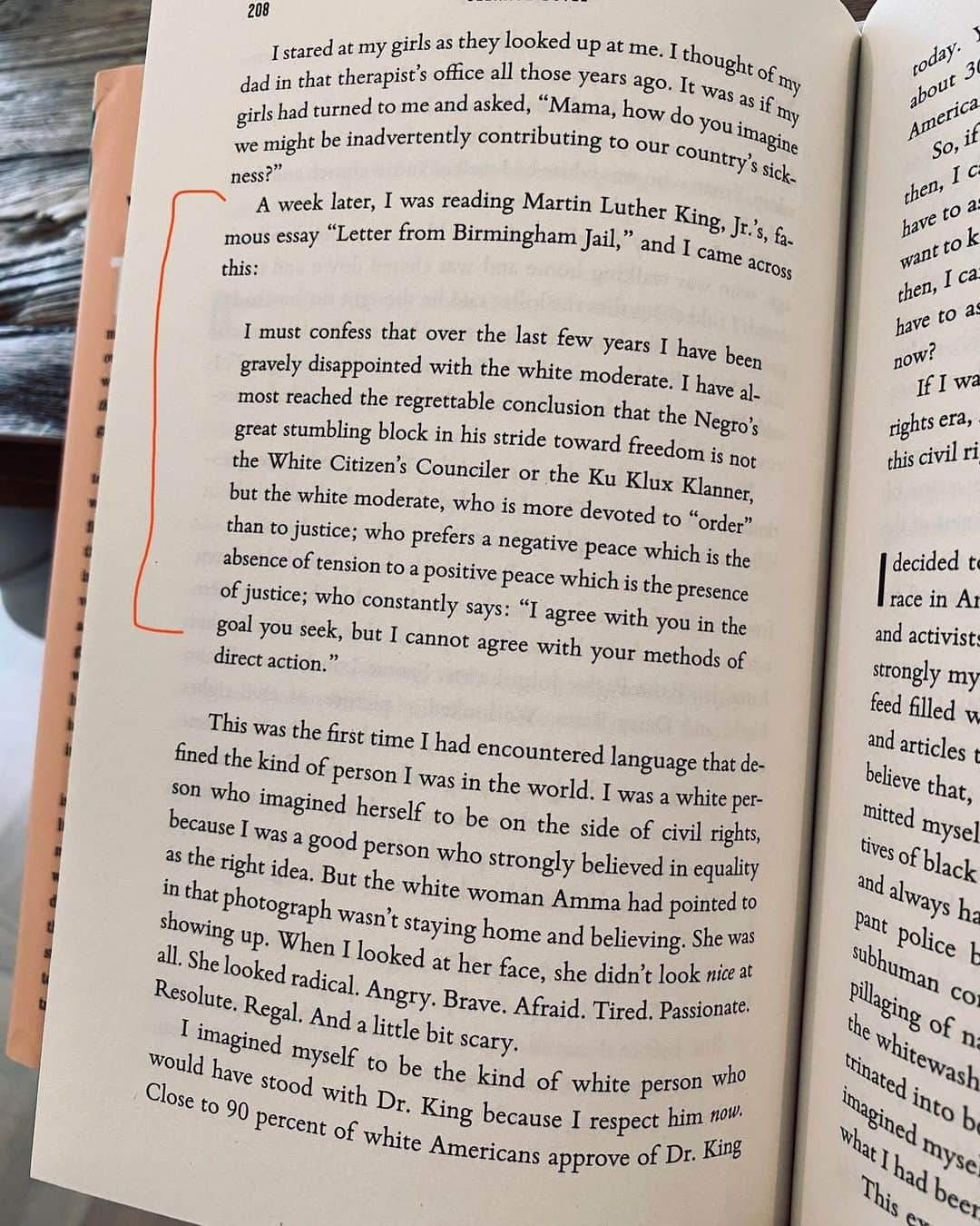 リリー・コリンズさんのインスタグラム写真 - (リリー・コリンズInstagram)「What a wake up call. (For me, not so much for @redforddog.) So many underlined moments in Untamed by @glennondoyle. Addressing racism, sisterhood and the power women have in this fight. I can’t tell you how much I love this book...」6月17日 2時20分 - lilyjcollins