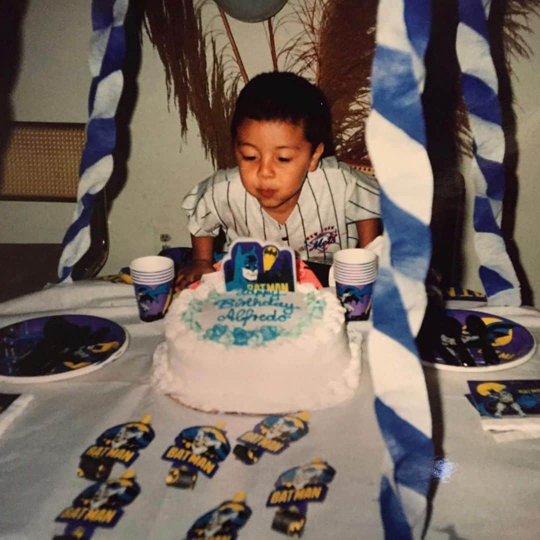 Alfredo Floresのインスタグラム：「birthday mood 🎂」