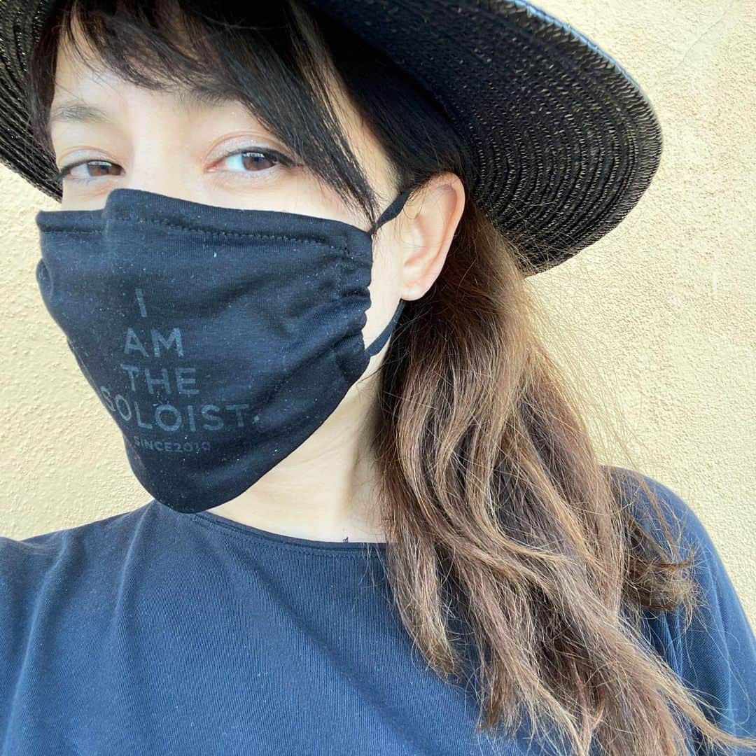 フリーディアのインスタグラム：「Anyone else experiencing not being able to upload on @instagram after the iPhone update? Finally reset everything and was able to post again this morning. Weird?! Either way! Happy Tuesday!! * iPhoneのアップデートをしてから全然写真をインスタにアップ出来なくて。やっと今日の朝からシェアできるようになったよ！みんなはアップデートした？　 #update #weird #weirdtimes #finally #happytuesday #allblack #ootd #mask #facemask #iamthesoloist #takahiromiyashitathesoloist #friediamn #chinatown #lachinatown #losangeles」