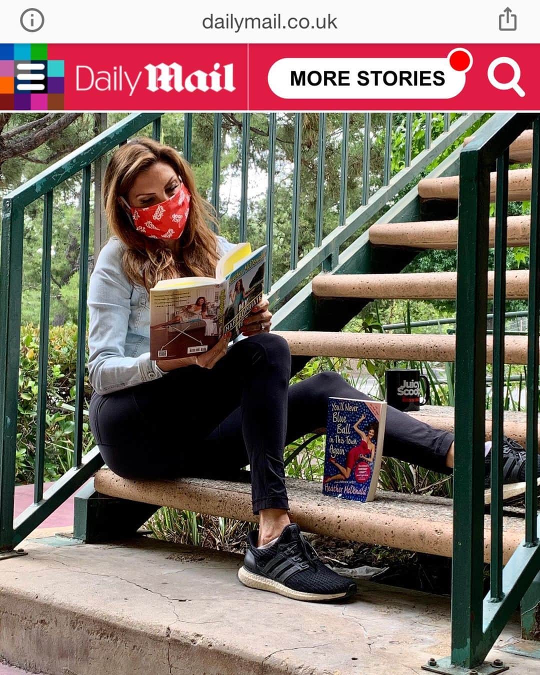 ヘザー・マクドナルドのインスタグラム：「A friend at the @dailymail and @tmz_tv just made me aware that they’re about to run a story on me. I feel so violated that the paparazzi caught me while I was doing some light reading, moving some things around, and taking my office trash out. Paps are at it again. I’m just a mom wanting some privacy at this time. By the way, full disclosure, this Corvette is not mine. Swipe left to see all the photos」