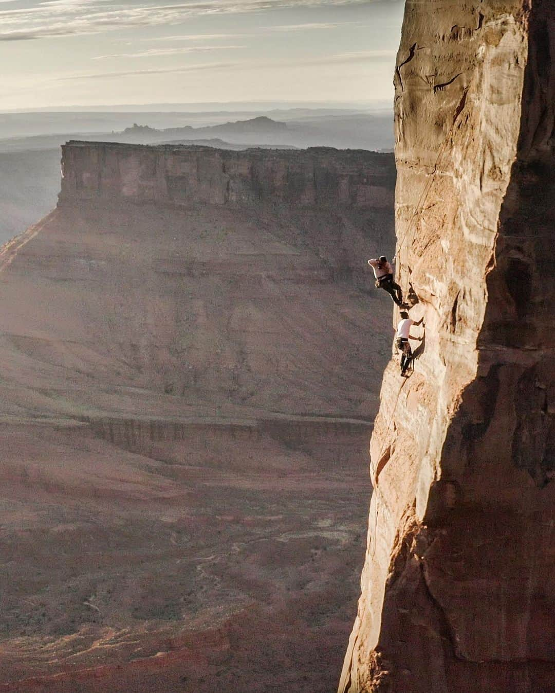 ジミー・チンさんのインスタグラム写真 - (ジミー・チンInstagram)「I’ve spent a good portion of the last twenty five years climbing, skiing, exploring and photographing on public lands and parks around the country. These public lands are some of the greatest treasures our country has to offer. Access to and protection of these places is not something to take for granted - for us or for future generations. Congress is currently planning to vote on The Great American Outdoors Act which will provide critical funding to restore, maintain, build and protect parks and public lands. There’s still time to reach out and urge your elected officials to support this act by hitting the link in my bio. (They’ve made it incredibly easy.) Thanks for considering. 📸 by @pablo_durana」6月17日 3時03分 - jimmychin