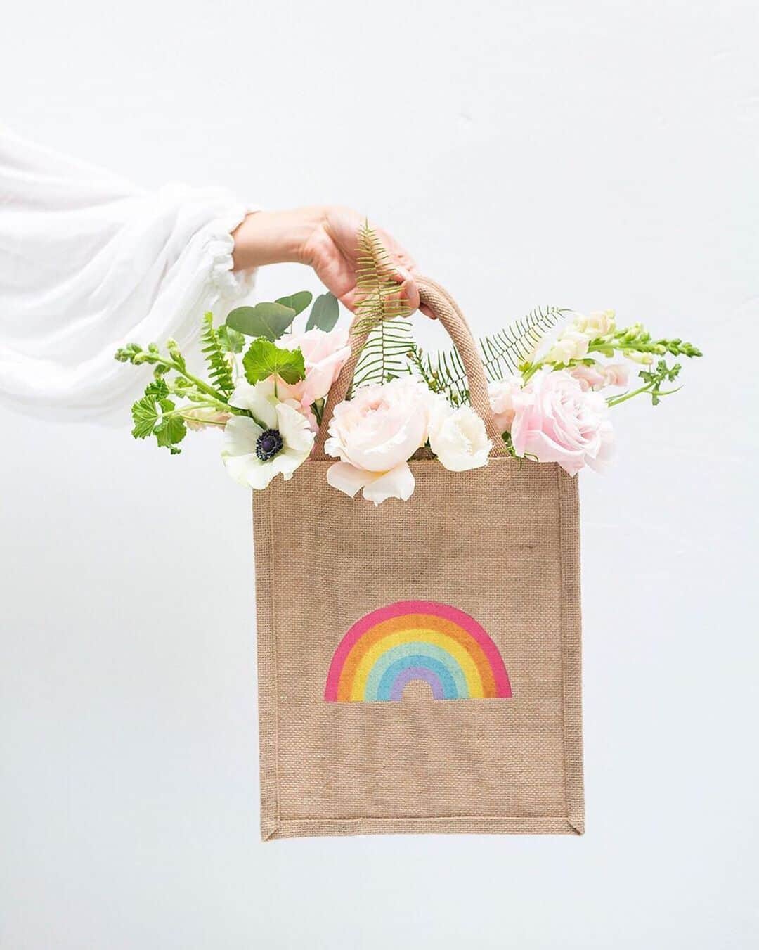 The Little Marketさんのインスタグラム写真 - (The Little MarketInstagram)「Tote around all the colors of the rainbow with this reusable burlap bag. Each tote is handmade by artisan women in Bangladesh using sustainable jute fabric. It’s the gift that keeps on giving! Tap to shop.」6月17日 2時59分 - thelittlemarket