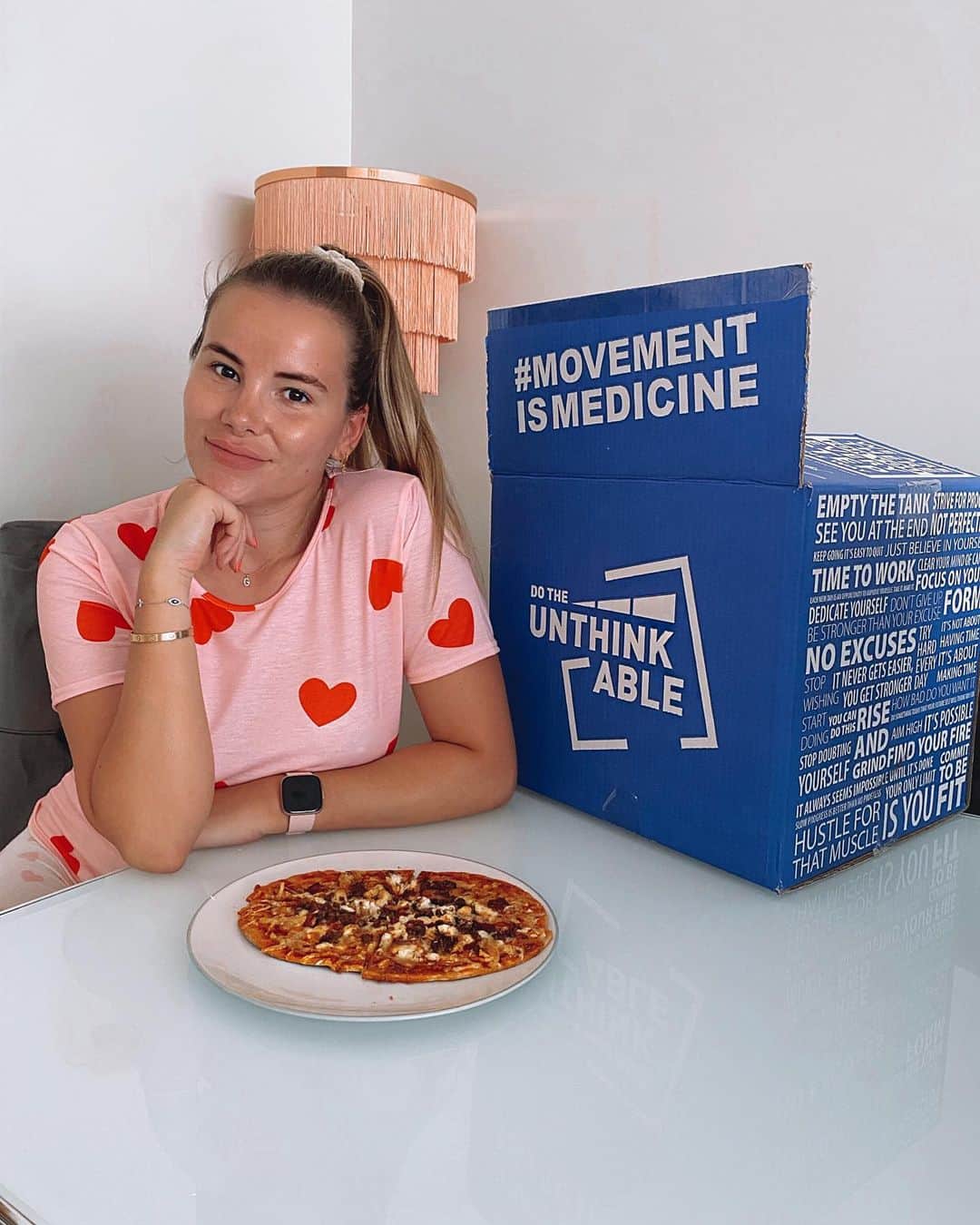 ジョージア・コウソウロウのインスタグラム：「Dinner tonight.. protein pizza by @dotheunthinkableuk  I have loved doing this plan .. the meals have been easy to cook & so nice 😍it’s been so easy to track my calories while eating nice food & it’s let me feel good & stay happy as I’m not eating salads 🤣 if you want to order your plan! I have been doing the 6 days on ,1 day off! & I have a discount code : GEORGIA10 for £10 off your first order 🙊」