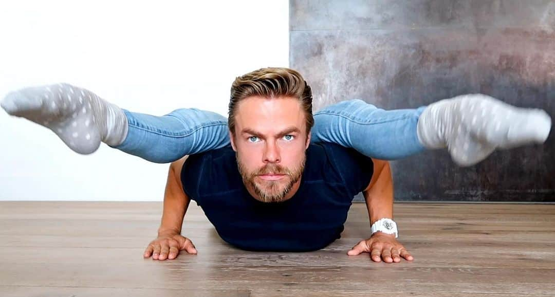 デレク・ハフさんのインスタグラム写真 - (デレク・ハフInstagram)「I’ve been working on my flexibility during quarantine. @nbcworldofdance TONIGHT 10pm on NBC」6月17日 3時07分 - derekhough