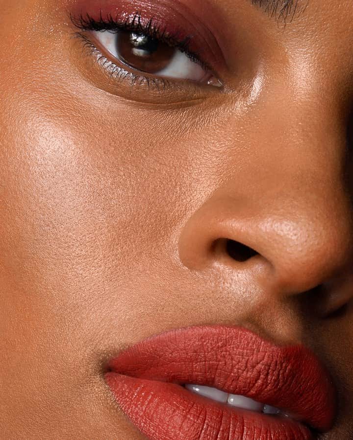 Smashboxのインスタグラム：「Serving radiant skin with a matte lip because more is MORE.​⠀⠀⠀⠀⠀⠀⠀⠀⠀ ⠀⠀⠀⠀⠀⠀⠀⠀⠀ Model: @annahstasia​⠀⠀⠀⠀⠀⠀⠀⠀⠀ Product used: Always On Cream to Matte in 'Caliente', Ablaze Cover Shot Eye Palette in 'Nirvana', Mindful 5 Serum​」