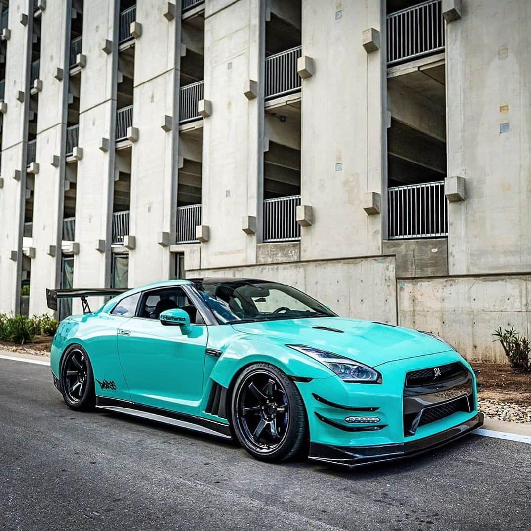 CarsWithoutLimitsさんのインスタグラム写真 - (CarsWithoutLimitsInstagram)「Super clean #NissanGTR Photo @daku_saido  #carswithoutlimits」6月17日 3時36分 - carswithoutlimits