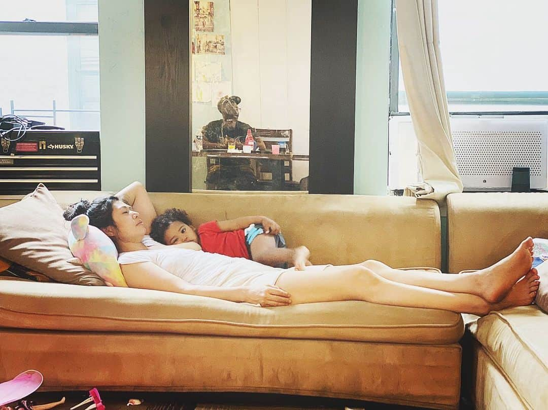 中鉢明子さんのインスタグラム写真 - (中鉢明子Instagram)「🤱#Breastfeeding #23months  もうすぐ2歳、お姉ちゃんも2歳のお誕生日の時にやめたんだって！僕も卒業するんだ！#完全母乳育児#1歳11ヶ月#息子#子育て#ニューヨーク#海外子育て#育児#卒乳」6月17日 9時06分 - akiko_harlem