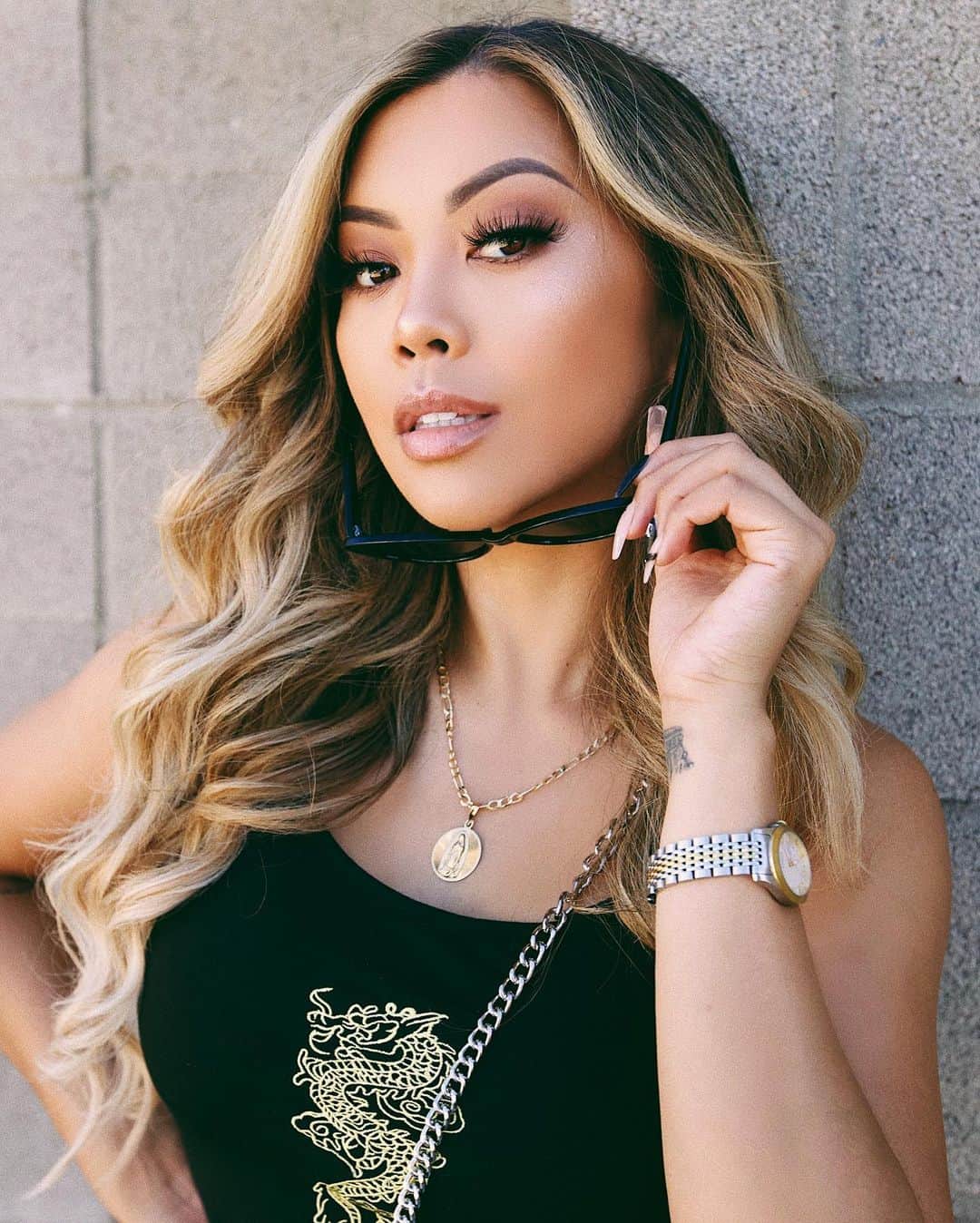 リアン Vさんのインスタグラム写真 - (リアン VInstagram)「Love this whole outfit by @sheinofficial 😎 Use my discount code “lianev” to get 15% off any orders on the US, UK, CA, MX SHEIN website. Code valid until 6/30/2020  Top - 773988 Jeans - 1078573 Bag - 991122  #SHEIN  #SHEINGALS」6月17日 3時42分 - lianev