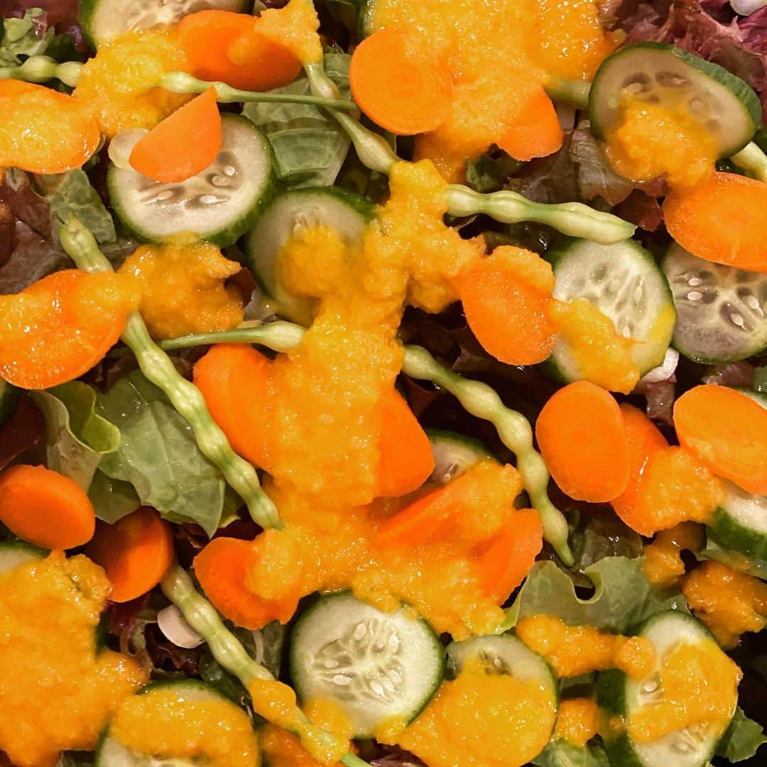 ginger and sproutのインスタグラム：「Spring salad with fresh lettuce and ret tail radish from the garden.」