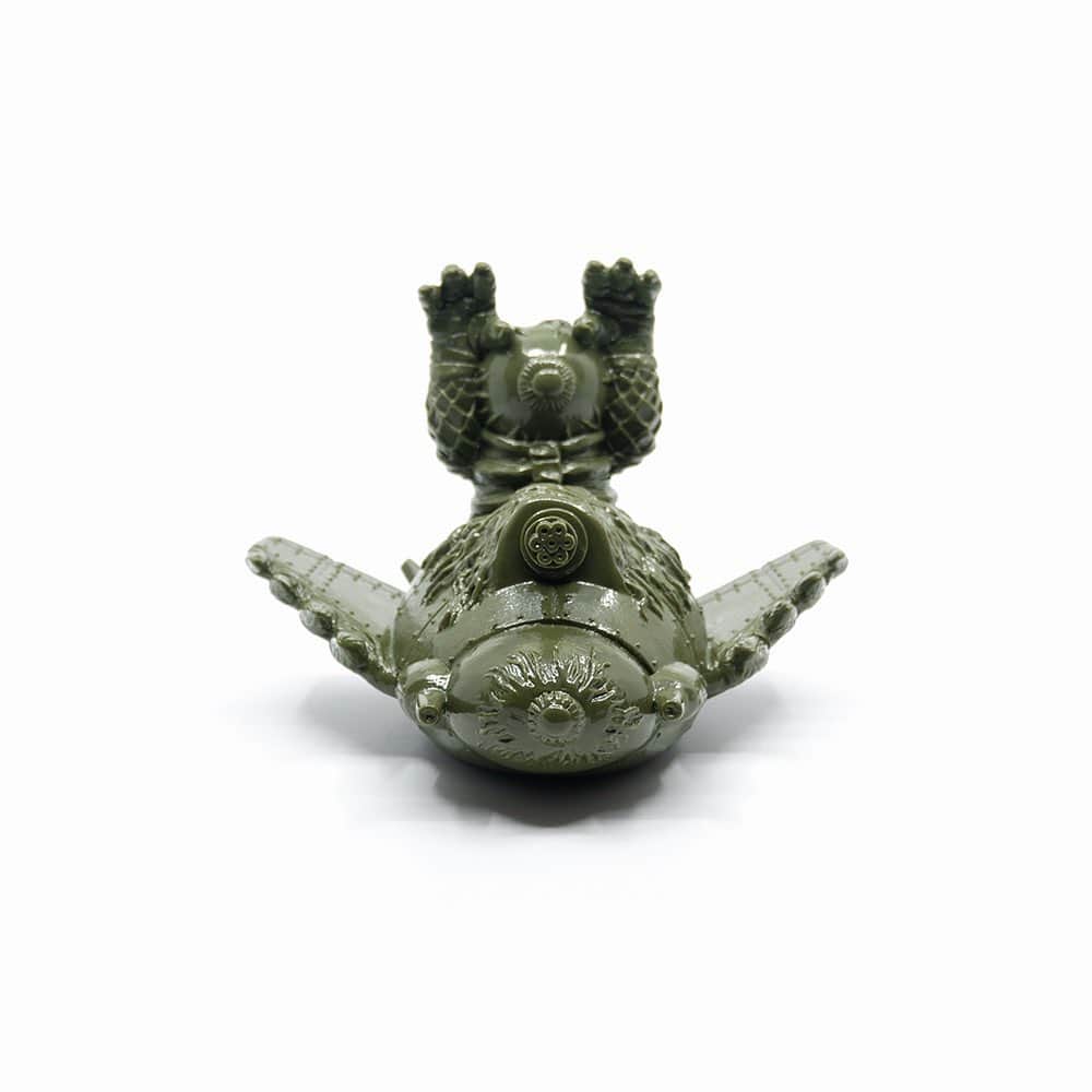 ミシカさんのインスタグラム写真 - (ミシカInstagram)「Our collaboration w/ @nigo_bbt goes live at 12 noon PST. Yea like in 10 minutes. The beast comes with a plane. The Kong comes with a tank. Unpainted Japanese soft vinyl. Made in Japan. Based on illustrations by @lamoursupreme sculpted by @kenth_toy_works each set is $70. Limited to 12 sets of each. 1st come. 1st serve. One set of each per customer. #mishka #playyourweird #sofuvi #sofubi」6月17日 3時49分 - mishkagram
