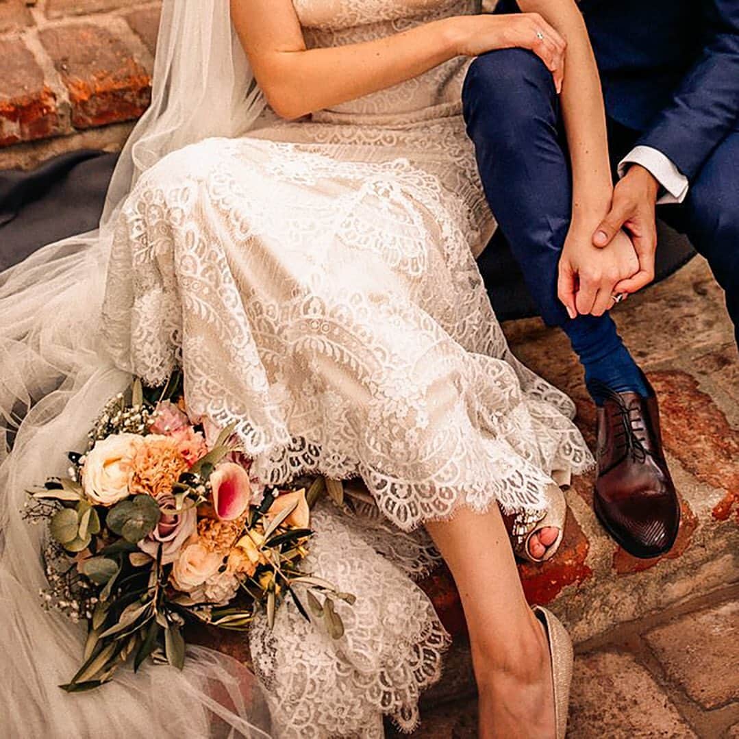 キャサリンディーンさんのインスタグラム写真 - (キャサリンディーンInstagram)「Our dreamy Suri gown caresses the body like no other. 💐  #realbride #bridalcouture #catherinedeane #weddingdressinspo #wedding #catherinedeanebridal #catherinedeanedress #bridalcouture」6月17日 3時57分 - catherine__deane