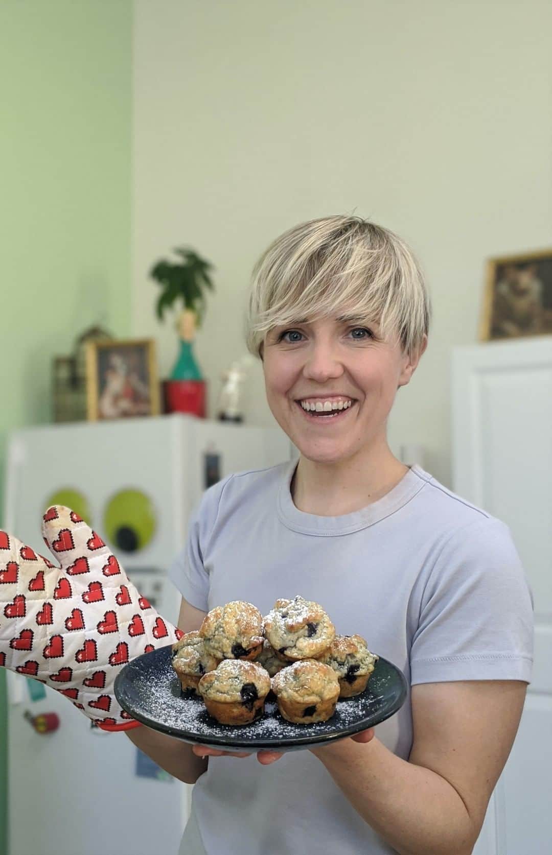 ハナー・ハートのインスタグラム：「(EDIT: the flour I used is GF Cup4Cup flour!) Hi internet family! I'd like to take a tiny brain break together and premiere this series I've been working on since the beginning of Lockdown™️. Let's adventure into the unknown as I finally use the box of cornmeal that's been sitting in the back of my cupboard! And throw in some blueberries for a dose of antioxidants! It's a PANTRY PARTY! What do you have hiding in your pantry? What should I make next time? Leave a comment and lemme know!」